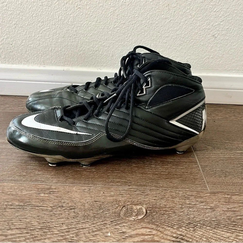 Nike Black and White Athletic Cleats